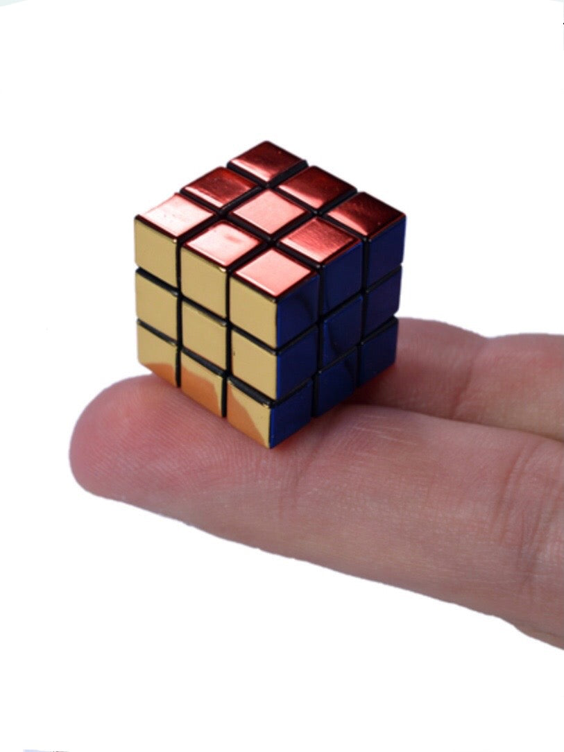 World’s Smallest Rubik’s Cube